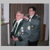 08_Joerg Gehrmann bindet Paul-Josef Stahl das Ehrenkreuz um.JPG